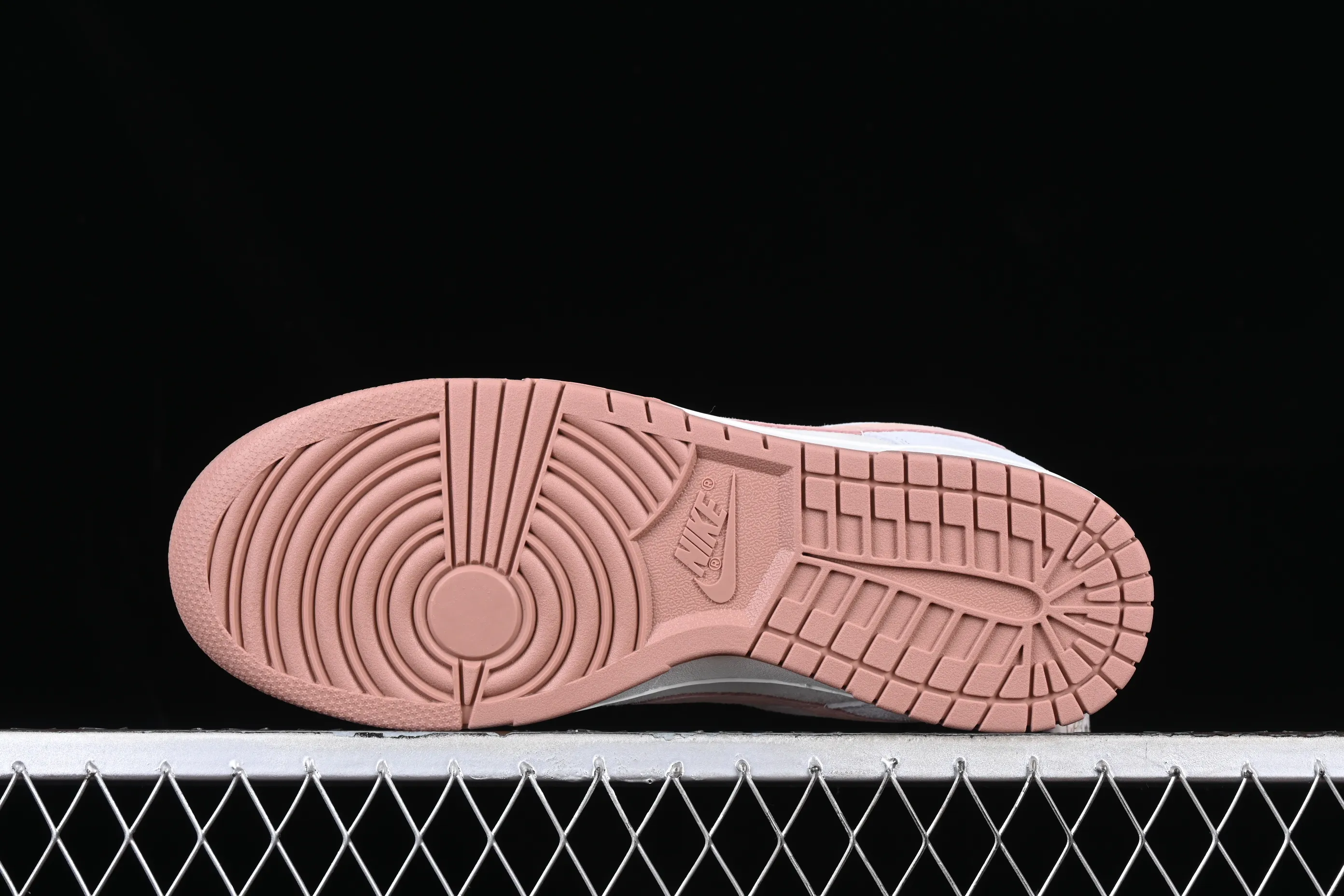All categories Nk SB Dunk Series Nk SB Dunk Low Low-top sneakers Nk Dunk SB Low Pink Rose SB Dunk Series low-top casual sports skateboard shoes DH7577-001